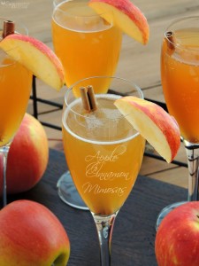 Delicious-Fall-Inspired-Apple-Cinnamon-Mimosas-for-Brunch